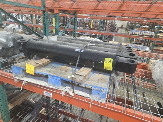 Approx (4) Hydraulic Cylinders on Pallet