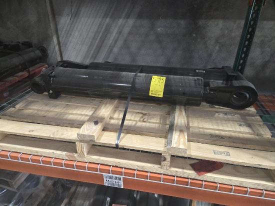 Approx (2) Hydraulic Cylinders on Pallet
