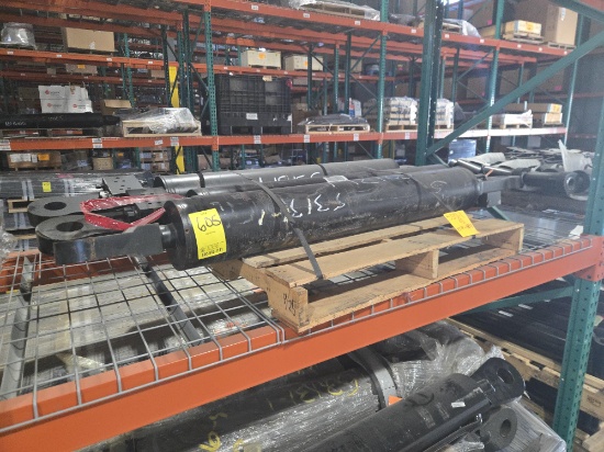 Approx (3) Hydraulic Cylinders on Pallet