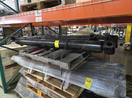 Approx (4) Hydraulic Cylinders on Pallet