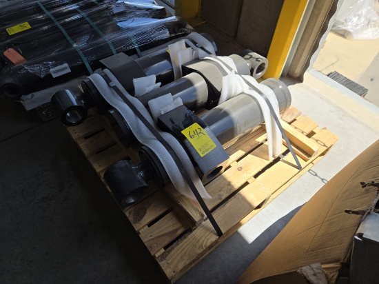 Approx (3) Hydraulic Cylinders on Pallet