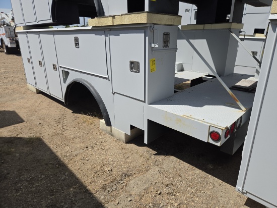 B&G VN-555 Truck Bed for International and Freightliner Frames