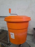 20 L. Dynamic Orange Salad Spinner