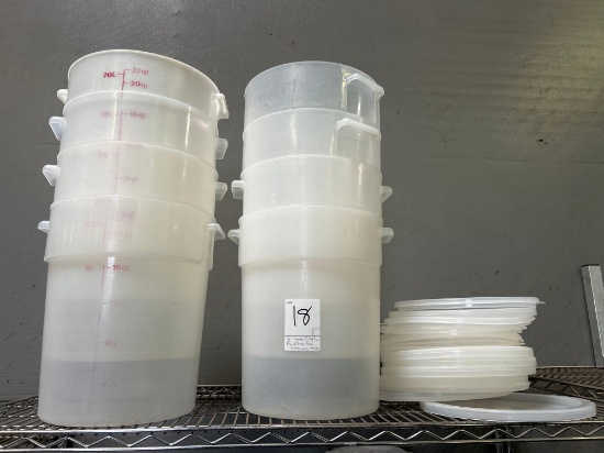 Cambro 22 qt. Round Plastic Food Containers with Lids