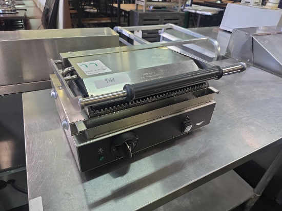 Vollrath 13 in. Grooved Panini Grill