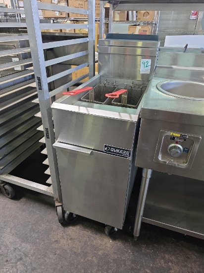 Dukers 40 lb. Gas Fryer