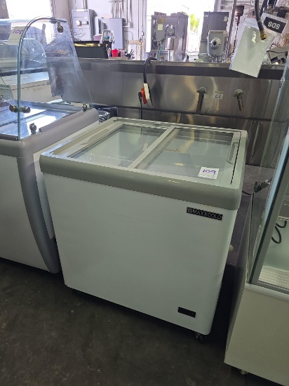Maxx Cold 7.5 cu. ft. Sliding Glass Top Chest Freezer