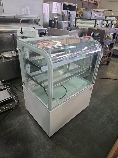 Avantco 36 in. Curved Glass Refrigerated Display Case