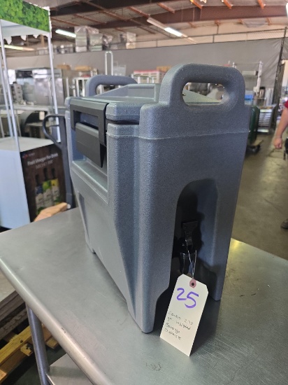 Cambro 2.75 gal. Insulated Beverage Dispenser