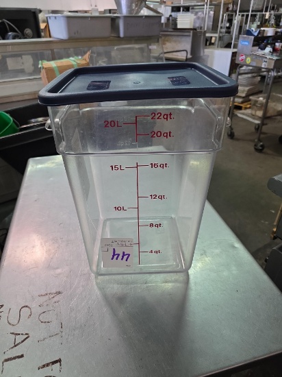 Cambro 22 qt. Clear Plastic Food Containers with Lids