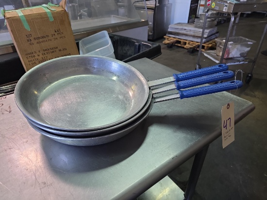 Vollrath 14 in. Aluminum Saute Pans