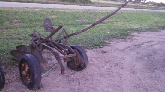 IH 2 Bottom Plow