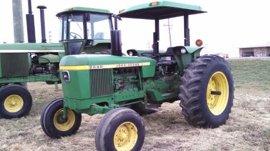 JD 2640 Tractor With Canopy