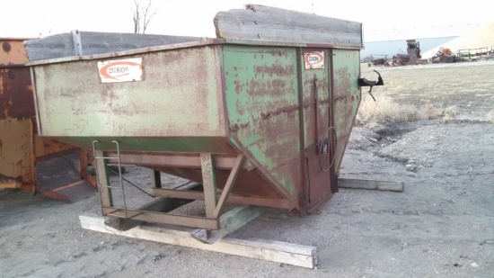 Dakon 250 Bushel Gravity Box- No Gear