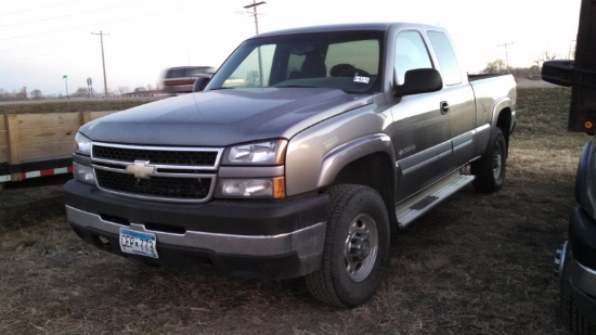 2007 Chevy 2500 Extended Cab Pickup