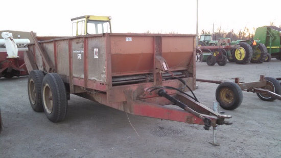 IH 570 Tandem Spreader W/ Slop Gate