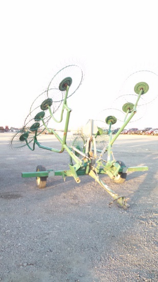 JD 702 10 Wheel V Rake W/ Center Wheel