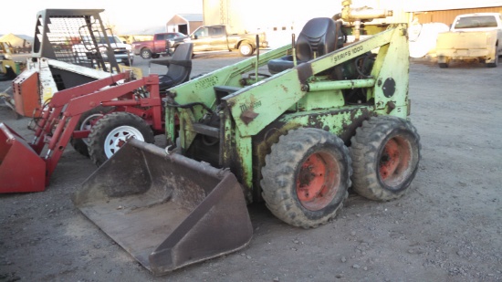 Mustang 1000 Skid Loader & Bucket