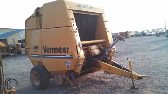 Vermeer 605 Series K Round Baler