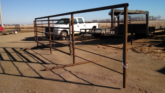 24' Free Standing Panel w/ 16ft Swinging Gate with Chains