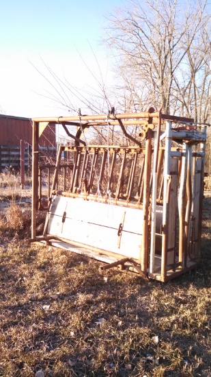 Foremost Livestock Squeeze Chute
