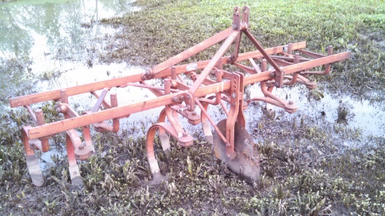 Dear Born 3pt Field Cultivator 6'