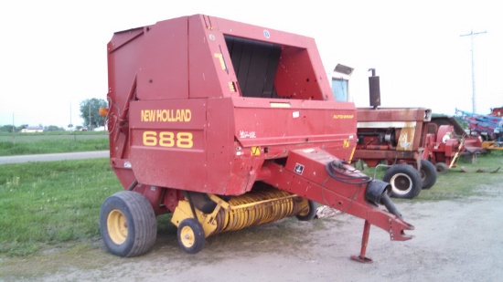 NH 688 Round Baler