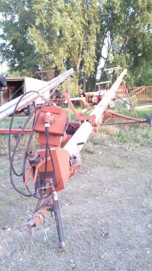 Westfield Swing Hopper Auger Hydraulic Lift 10"x71'