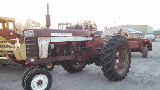IH 560 Diesel Narrow Front Tractor