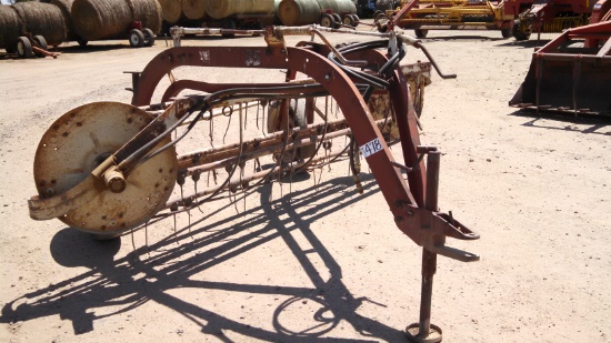 IH 1100 Side Delivery Rake