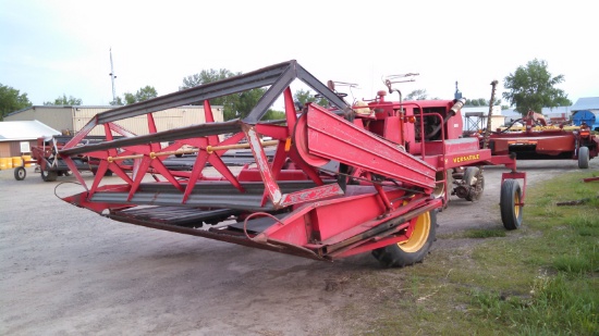 Versatile 400 Swather 15'