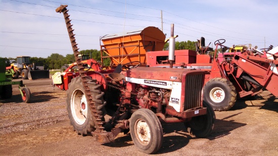 IH 404 Wide Front Tractor with Sickle Mower