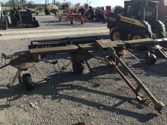 4 BASKET NEW HOLLAND HAY TEDDER