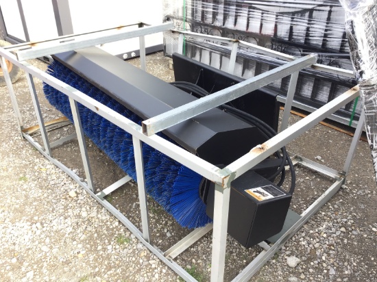 QT BROOM ATTACHMENT/NEW