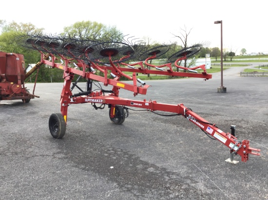 UNUSED 12 WHEEL BUSHOG BRAND V-RAKE W/ KICKER