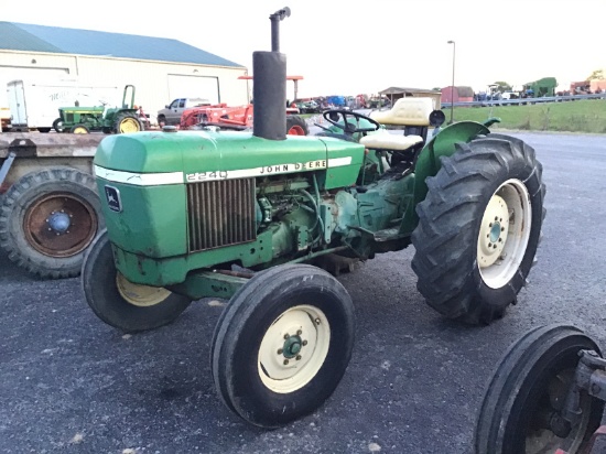 2240 JOHN DEERE TRACTOR