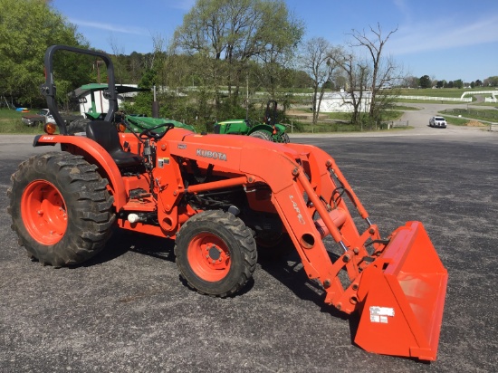 L4701 KUBOTA TRACTOR W/ LOADER