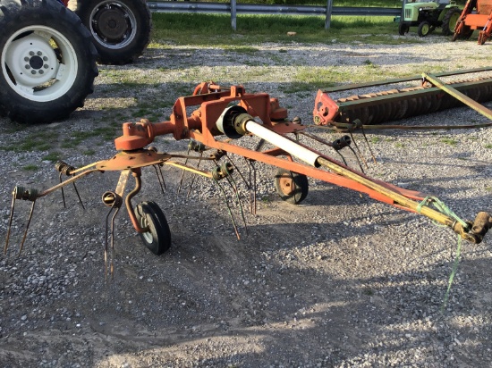 2 BASKET WALTON HAY TEDDER