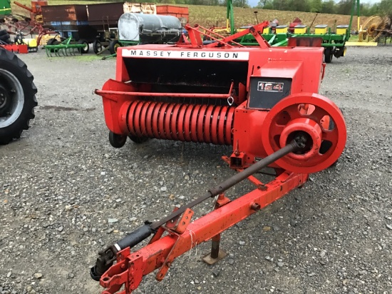 124 MASSEY FERGUSON SQUARE BALER