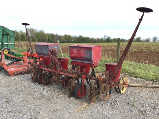 4 ROW MASSEY FERGUSON CORN PLANTER