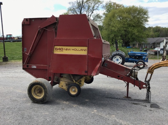 640 NEW HOLLAND ROUND BALER