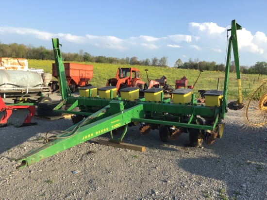 6 ROW 7000 JOHN DEERE CORN PLANTER