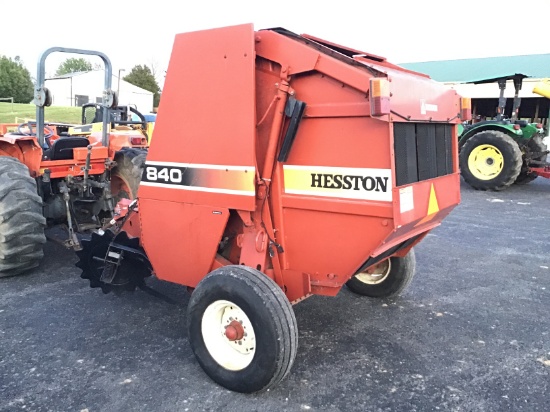 840 HESSTON ROUND BALER