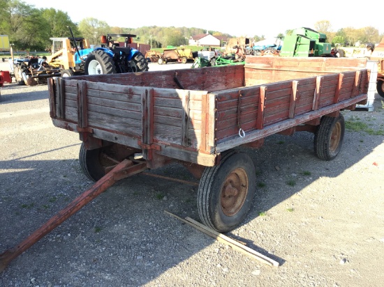 FLATBED HAY WAGON