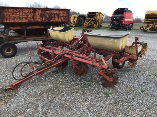 543 WHITE 4 ROW CORN PLANTER