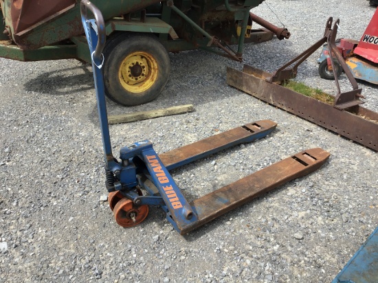 BLUE GIANT PALLET FORK LIFT
