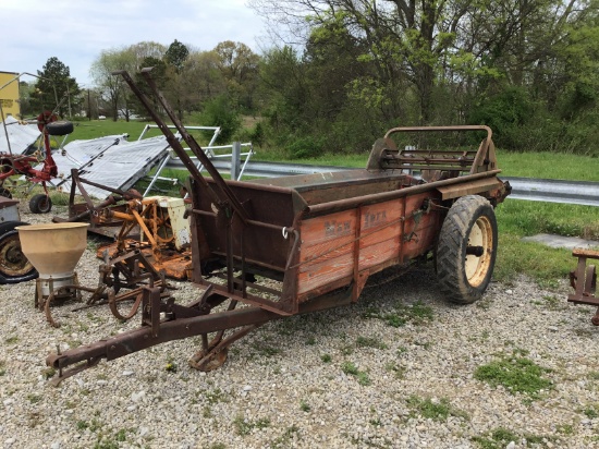 NEW IDEA MANURE SPREADER - VERY NICE