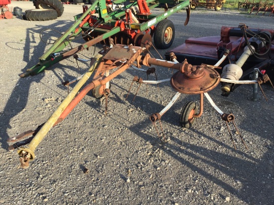 2 BASKET KUHN HAY TEDDER