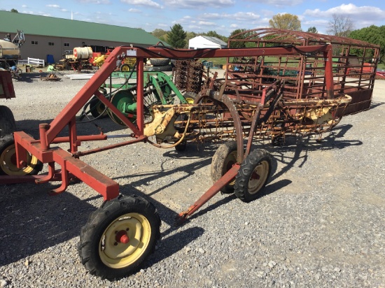 256 NEW HOLLAND DOLLY HAY RAKE W/ NEW HOLLAND RAKE HITCH
