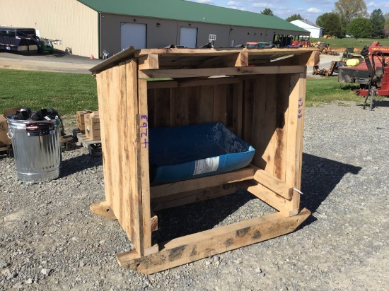WOODEN MINERAL FEEDER